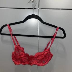 Röd bh  - Endast testad