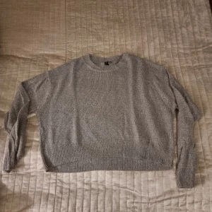 Grå stickad tröja  - Stickad tröja från H&M