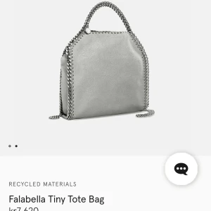 Stella McCartney bag  - Jag säljer min äkta fina Stella McCartney väska. Köpt förra året från miinto. Finns inga märken märken eller skadade områden.  Skriv privat för flera bilder. 