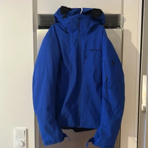 Peak Performance Skidjacka - Skidjacka från Peak Performance  Använd ett fåtal gånger!  Storlek: Large 