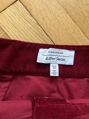 Kjol från & Other stories  - Fin manchesterkjol från Other stories🤍 kommer tyvärr inte till användning här hemma✨ Köparen står för frakten ✨