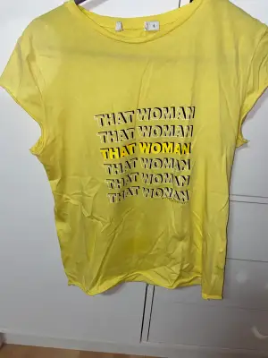 En gullig gul tröja i storleken Xs/S 💘