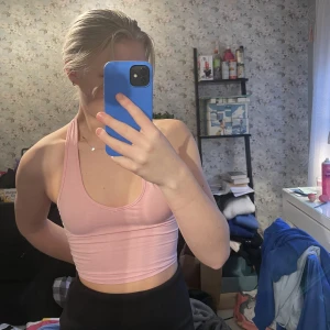 Rosa linne - Säljer kläder pga utresning, fint skick köparen står för frakt💙 Oanvänd rosa linne 