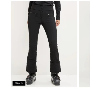 Skidbyxor  - Så gott som oanvända vinterbyxor från 8848 i den populära flaire modellen. Superfina och inga defekter, säljer pga passar inte mig. Nypris 1999, mitt pris 800