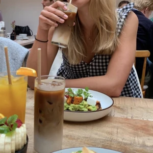 Topp - Rutig topp i bra skick, endast använd ett fåtal gånger💓 Kika gärna in mina andra annonser