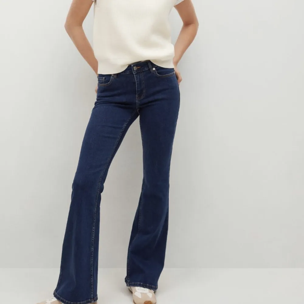 Jeans från mango. Använda få gånger och väldigt bra skick. Vid snabb affär säljer jag för 250. Farkut & Housut.