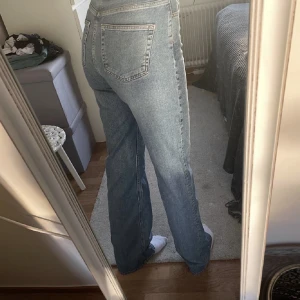 Jeans  - Jeans köpta på zalando från märket pieces. Supersnygga och extremt sköna💗 skriv för fler bilder, frågor mm