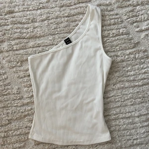 One Shoulder - Aldrig använd. 