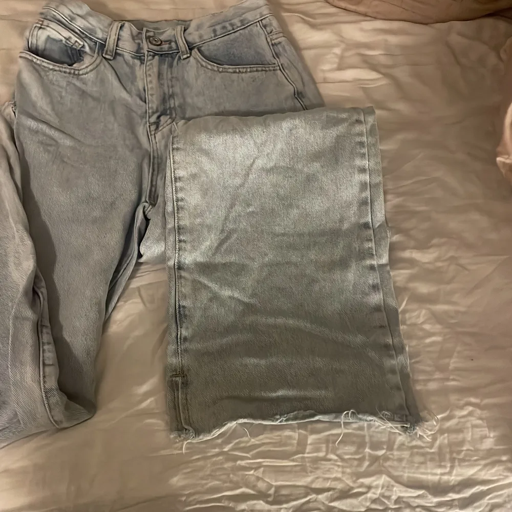 Blåa jeans ifrån shein i stl xs, 50kr . Jeans & Byxor.