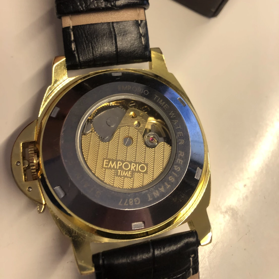 Klocka med läder band - 90