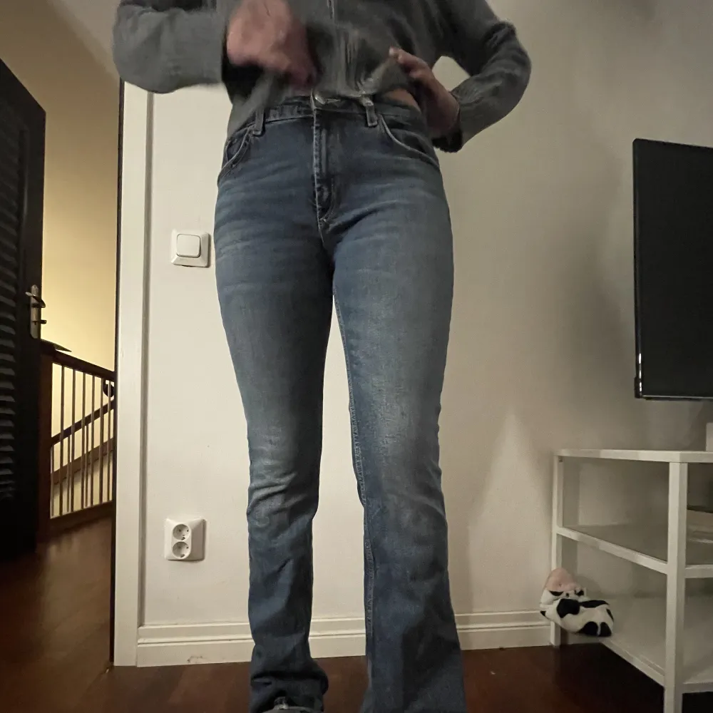 Midwaist zara jeans med bootcut, storlek 38. Jeans & Byxor.