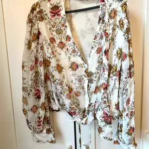 Selling this beautiful blouse from Hunkydory worn only once
