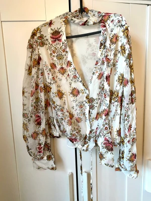 Beautiful floral blouse  - Selling this beautiful blouse from Hunkydory worn only once