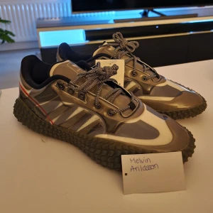 Adidas X Craig green - Adidas x craig green  Storlek 44, mycket häftigt collab. Nyskick, enbart testade passade tyvärr mig dåligt.
