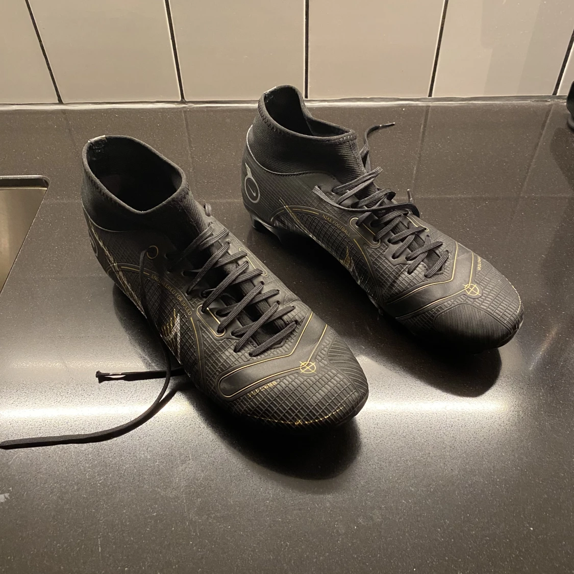 Fotbollsskor (43) - 90