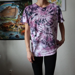 Tie-dye  - Egenfärgad t-shirt