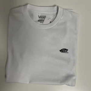 Vans T-Shirt - Helt ny med tags kvar. Säljs då den var för liten.