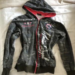 Y2k huvtröja  - En cool huvtröja hittad second hand