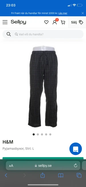 Pyjamasbyxor - Gröna pyjamasbyxor i storlek L, jättesköna och snygga men har fått ett par andra i present så får ej användning för dessa tyvärr! Säljer för 175kr+ frakt🥰 Köpte för 240kr