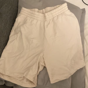 Mjukis shorts  - Hej. Säljer dessa sköna mjukis shorts från Gina. Aldrig använda. Helt nya. 💞