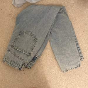 Hej. Säljer dessa mom jeans från Gina. Aldrig använda. Köpta för längesen. Dom var för små för mig. Jätte fina. 😍💞