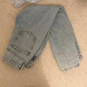 Mom jeans - Hej. Säljer dessa mom jeans från Gina. Aldrig använda. Köpta för längesen. Dom var för små för mig. Jätte fina. 😍💞