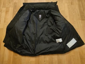 Canada Goose Wyndham Parka Jacka (XL) - Canada Goose Wyndham Parka Jacka  size: XL Färg: Svart Condition: Som Ny Saknar kvitto  
