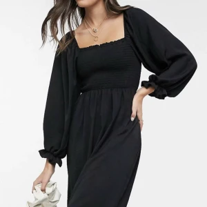 Klänning - Som ny! Priset kan diskuteras 💓