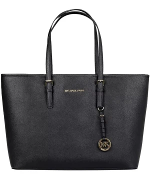 Michael kors väska - Inköpt på Selfridges i London för några år sen. Lite slitning på handtaget, annars fin