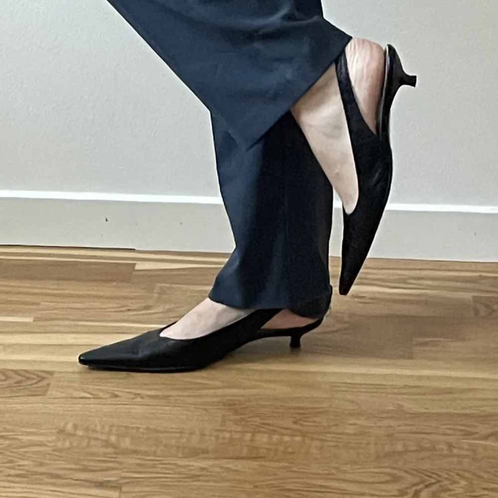 Söta kittenheels. Köpta second hand men tyvärr försmå så säljer de vidare. Aldrig använda av mig. Skor.