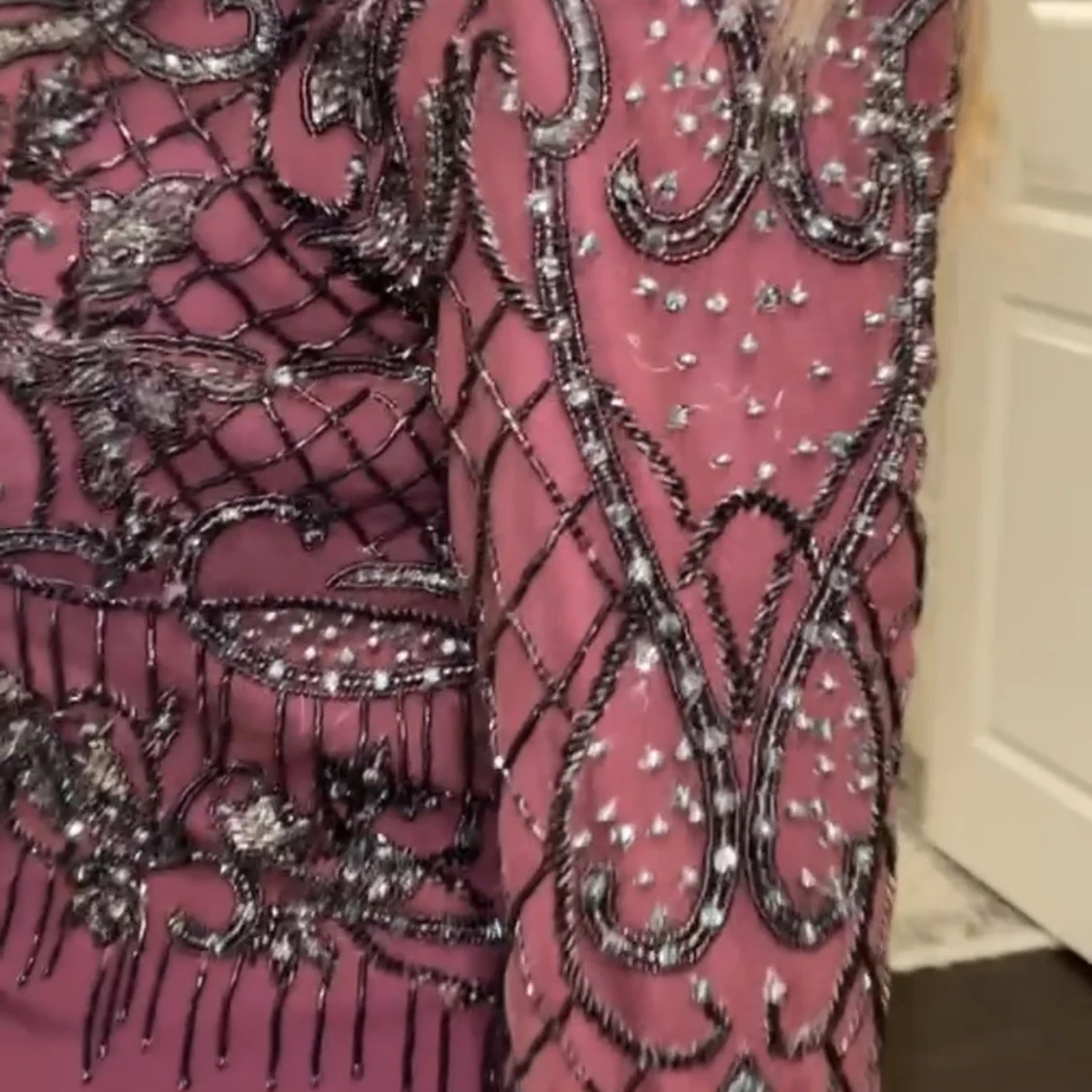 vin röd klänning strl L - 90