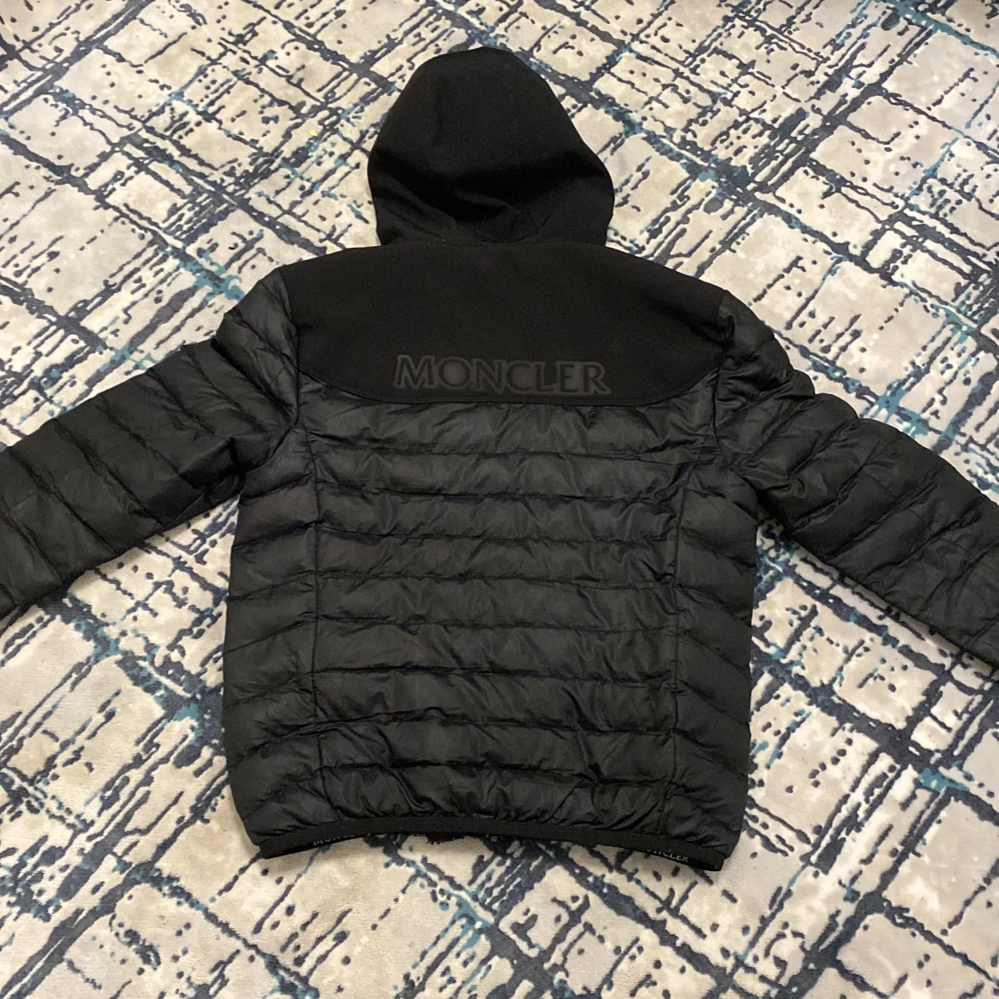 Moncler  - 90