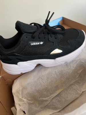 Helt nya Addidas sneakers  - Nya addidas sneakers 