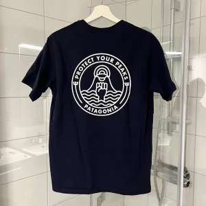 Patagonia T-shirt - Mörkblå t-shirt från Patagonia. Strl S i herr!