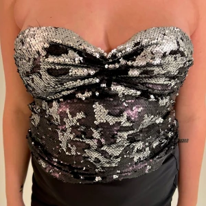 Bandeautopp - Storlek M/L, 179kr. Köp här eller via Instagram @bandeau_dsgn.uf