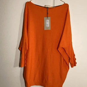 Sallybutton - I bra skick, inte använt väldigt fin orange färg! 🥰