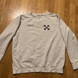 Off white tröja  - Oversize off white tröja i storlek m/l 