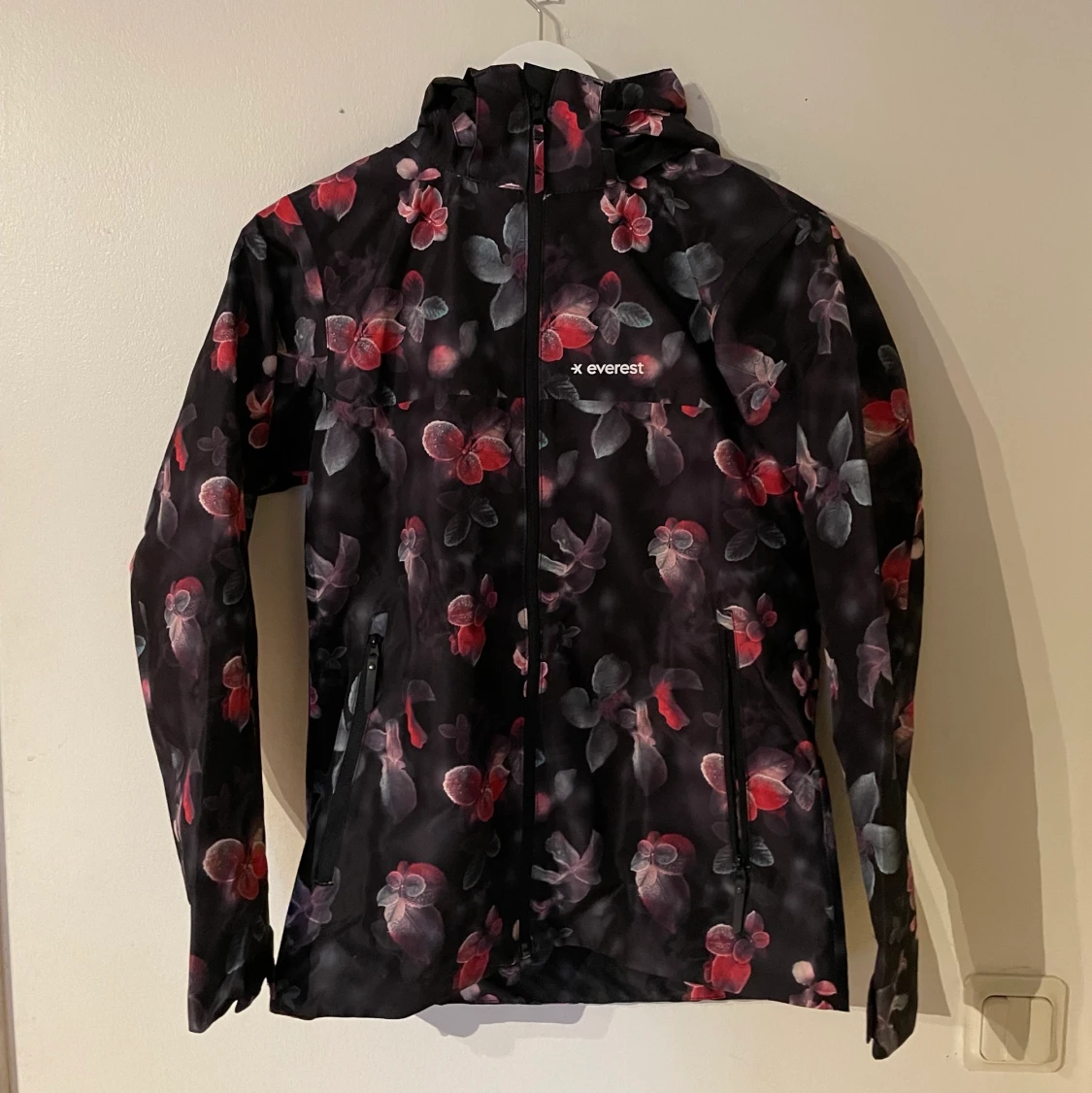 Blommig everest regnjacka, storlek 158-164