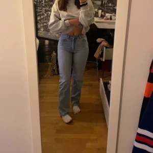 Jeans från Abrand - Säljer mina ljusblå jätte sköna jeans från Abrand då de har blivit alldeles för små för mig. Ny pris för dessa ligger på 1000