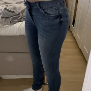 Jeans - Säljer dessa Jeans i storleken 34 för 80 kr.