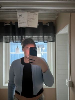 Kofta/Tröja - Denna supergulliga tröja från Zara som är jätteskön och snygg, kommer tyvärr inte till användning längre☺️