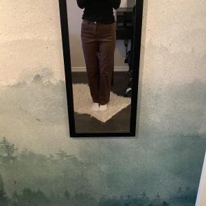 Jeans -  väldigt fina bruna jeans från lindex, nypris är 350 kr