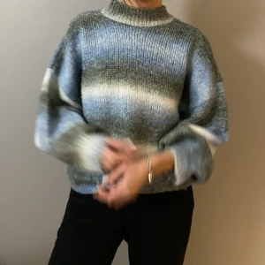 Stickad tröja - Säljer en stickad tröja, har användas ett få tal gånger och är i bra skick.