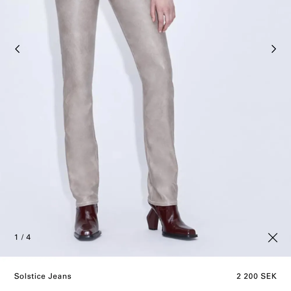 Så snygga oanvända eytys byxor köpta i Stockholm för 2200 kr. I blå/grå färg. Modellen i den färgen finns inte längre kvar. Storlek 29/34 så långa i benen, tycker själv att dom är mindre i storleken annars 💗💗🦋🦋👌. Jeans & Byxor.
