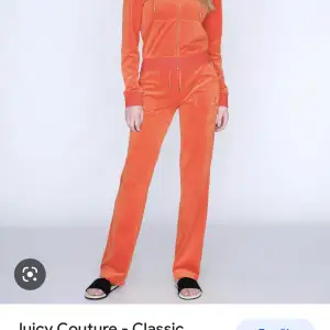 Hej säljer nu mina orangea juciy byxor. Dom är inte använda alls mycket i storlek xs. Säljer för bra pris vid snabb affär men är öppen för byten till andra färger. Hör av er vid frågor.  Har även ett grönt sett till salu