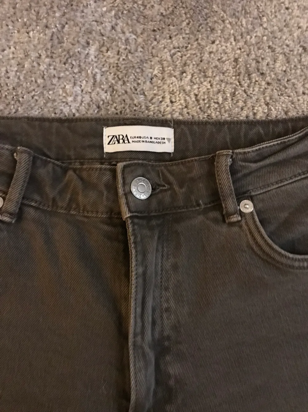 Snygga jeans som är bekväma. Använda fåtal gånger med inga defekter. Jeans & Byxor.