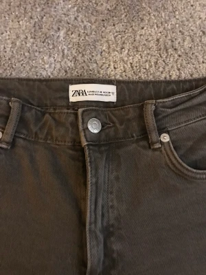 Snygga bruna jeans  - Snygga jeans som är bekväma. Använda fåtal gånger med inga defekter