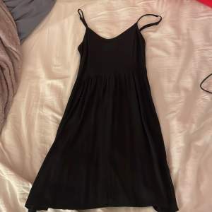 En basic fin svart klänning från hm💗justerbara band