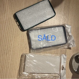 iPhone 13 skal - iPhone 13skal, nu sålda. För det genomskinliga skalet har jag publicerat en ny annons där man får ett gratis skal på köpet!!