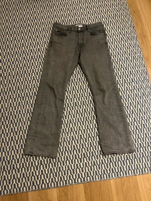 Hope jeans  - Snygga gråa hope jeans. Väldigt bra skick. Pris kan diskuteras, köpare står för frakt! 